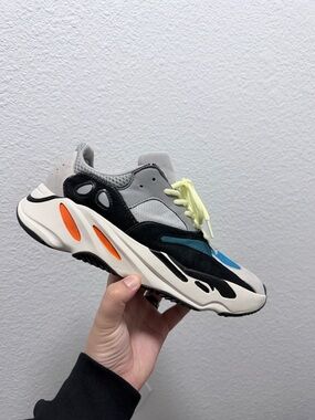 Adidas wave runner Yeezy 700